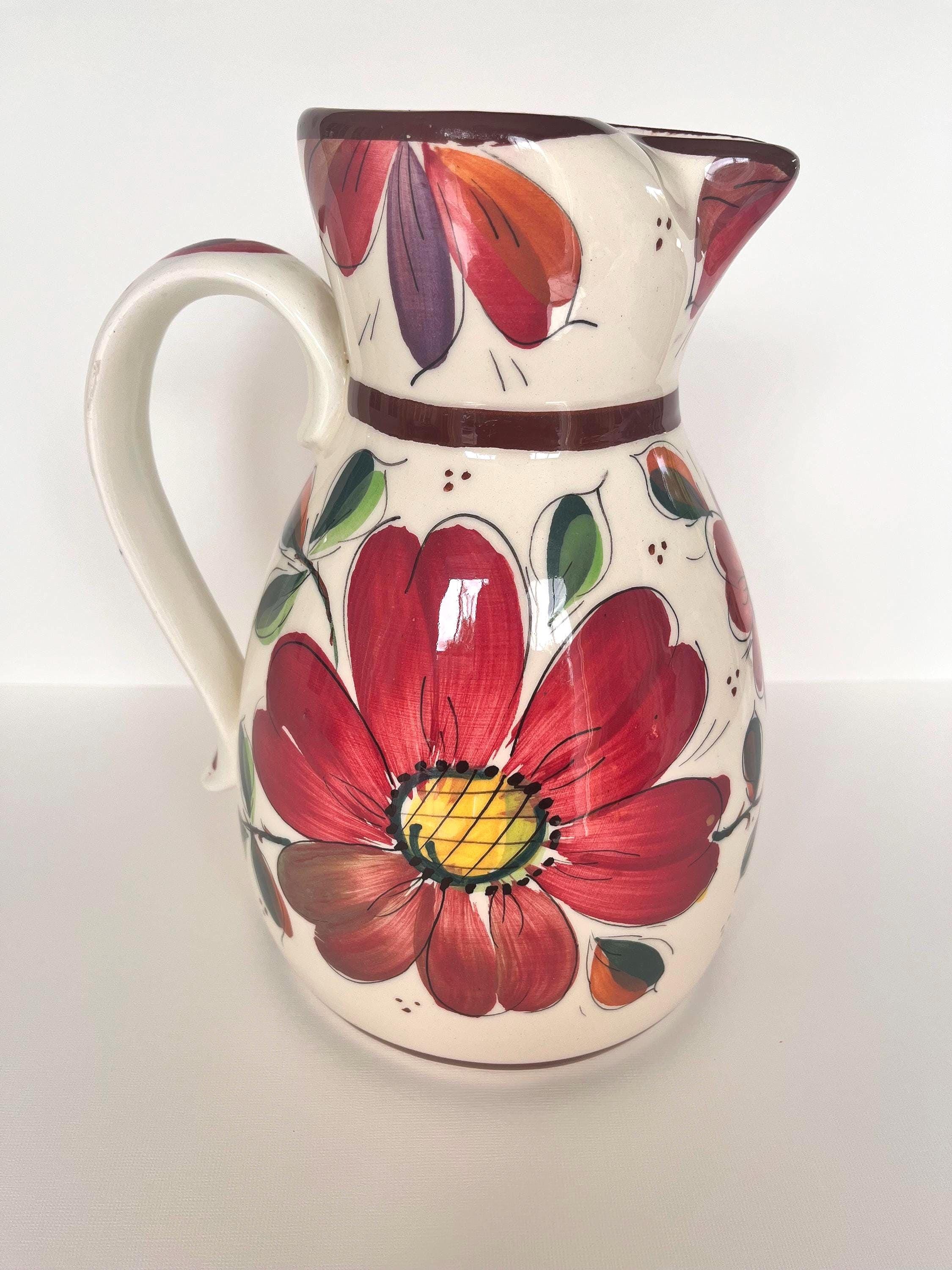 ヴィンテージの手描き陶器ピッチャー（赤い花付き）、素朴な陶器の 