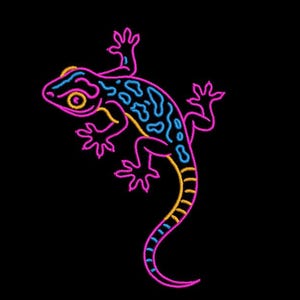 Puede incluir: Ilustración de un lagarto de estilo neón en rosa, azul y amarillo sobre un fondo negro. El cuerpo del lagarto está delineado en rosa, con detalles en azul y amarillo. El diseño es un gráfico vibrante y llamativo.