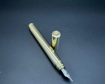 Pluma estilográfica de bolsillo Daphne de latón