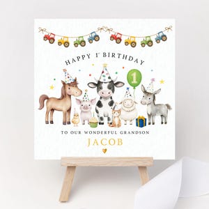 Biglietto di auguri personalizzato per il primo compleanno con animali da fattoria: ricordo con bandierine di trattori