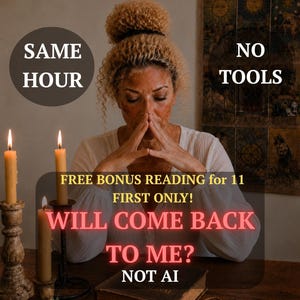 Op de afbeelding: Een persoon met krullend haar in een wit overhemd zit achter een houten tafel met drie brandende kaarsen, een gesloten boek en een hanger. Tekstoverlays: SAME HOUR, NO TOOLS, FREE BONUS READING for 11 FIRST ONLY!, WILL COME BACK TO ME?, NOT AI.