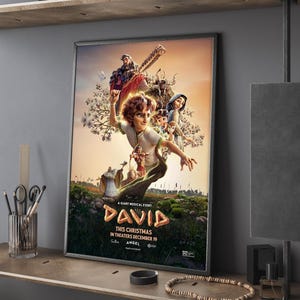 Op de afbeelding: Een ingelijste filmposter voor "David", een groot muzikaal evenement. De poster toont een centraal geanimeerd personage met anderen op de achtergrond. Tekst bevat "This Christmas in Theaters December 19."