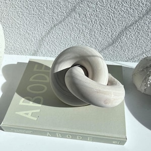 Sculptuur met knoop van paulowniahout – rustiek salontafeldecor, modern minimalistisch tafelbladaccent