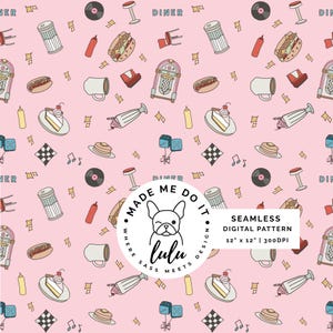 Puede incluir: Patrón digital sin costuras sobre un fondo rosa con ilustraciones temáticas de restaurantes. Incluye imágenes de máquinas de discos, perritos calientes, batidos y discos de vinilo. El patrón también incluye el texto "MADE ME DO IT" y "lulu".