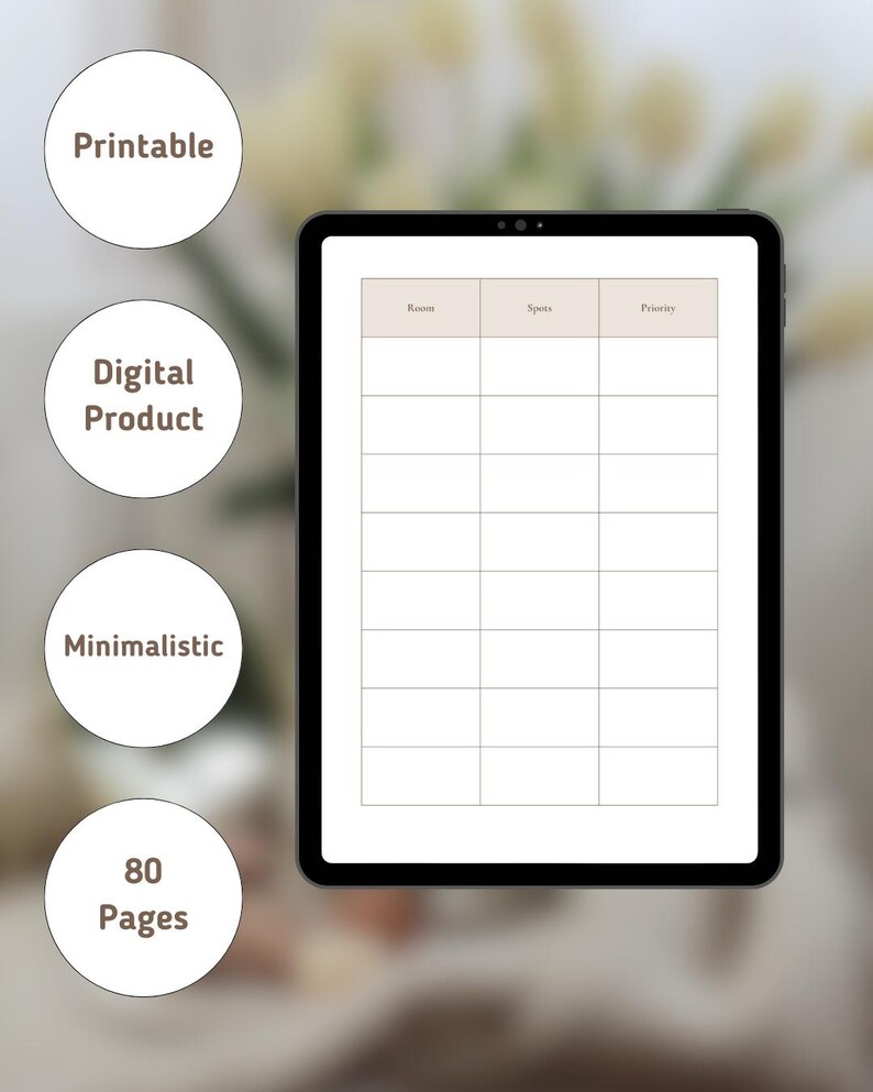 Op de afbeelding: Een digitale planner weergegeven op een tablet. De planner heeft een rasterindeling met koppen voor "Kamer", "Plekken" en "Prioriteit". De afbeelding bevat de tekst "Printbaar", "Digitaal product", "Minimalistisch" en "80 pagina's."