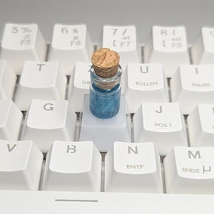 Handmade Mana Potion Keycap | Artisan Keycap for Mechanical Keyboards | Gamer Gift | WoW Inspired | Resin | Formkind