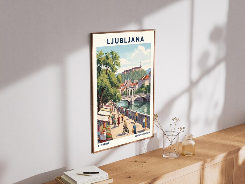 Lámina artística de Liubliana – Póster de viaje vintage de Eslovenia, escena del río imagen 3