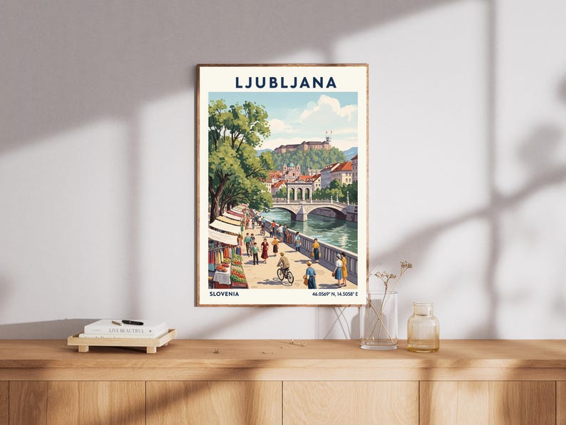 Lámina artística de Liubliana – Póster de viaje vintage de Eslovenia, escena del río imagen 2