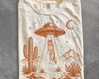 UFO Wolf Shirt, Vintage Alien Abduction Wildlife Graphic Tee, Retro Sci Fi T-Shirt, Wolf Lover Gift, Comfort Colors Tee, Paranormal Gift