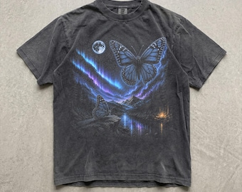 Camiseta de mariposas, camiseta de fauna de la aurora boreal, camiseta gráfica de animales de luna llena, regalo para amantes de la naturaleza de los 90, camiseta de aurora boreal, camiseta para amantes de las mariposas