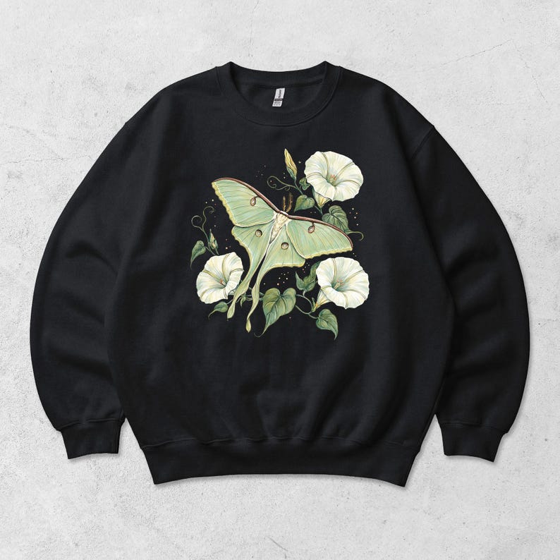Mondfalter-Shirt, Botanisches Schmetterlings-T-Shirt, Cottagecore-T-Shirt, Geschenk für Insektenliebhaber, Mondblumen-Natur-Shirt für Damen, Lässiges Grafik-Shirt Bild 3