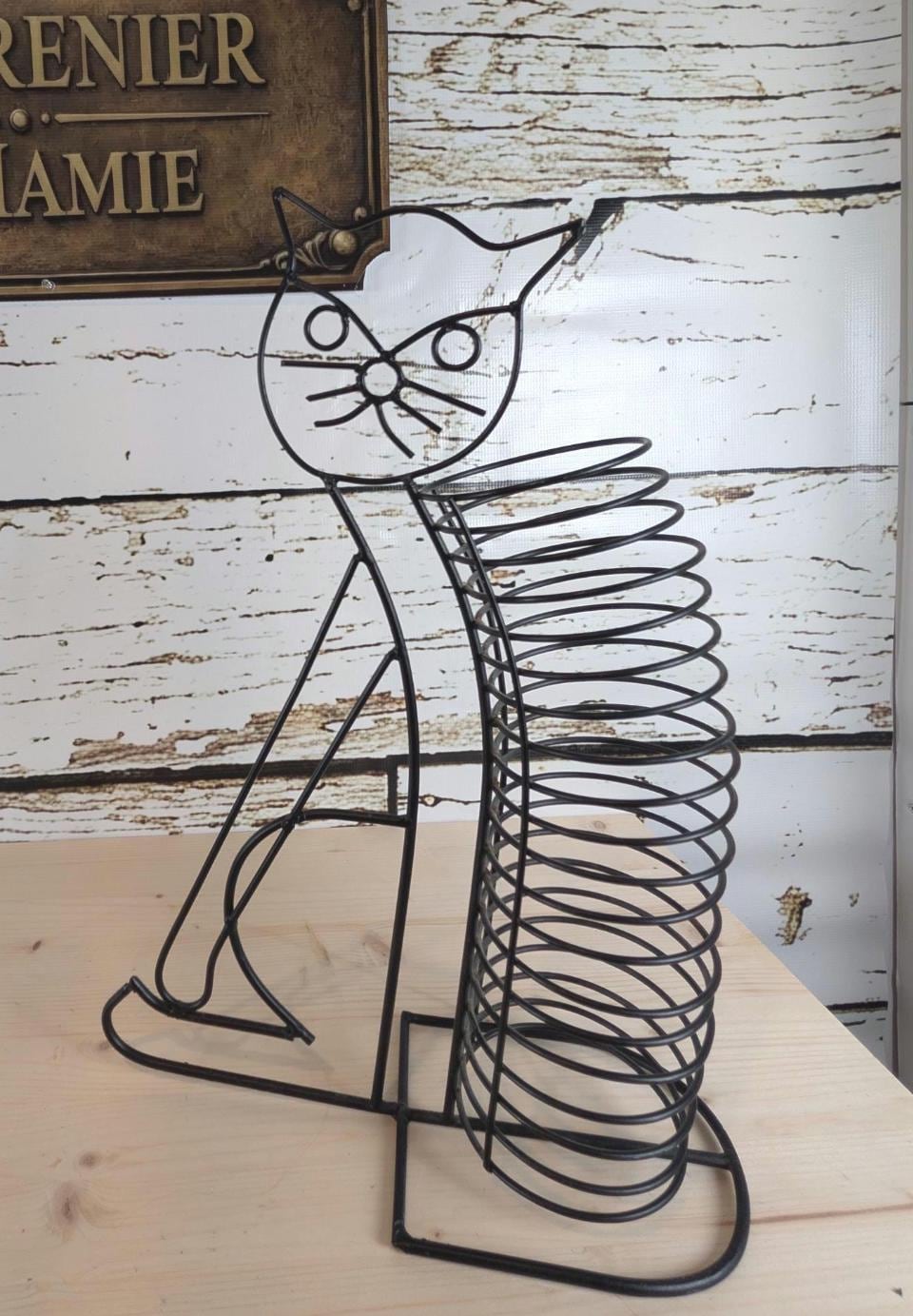 Black Cat Metal CD Holder – Decorative Wire Stand – Rustic Style