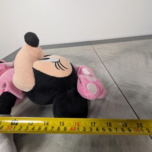 Peluche oficial de Minnie Mouse rosa de Disney – Peluche suave de estilo vintage – Juguete infantil de decoración Disney – Aproximadamente 30 cm imagen 9