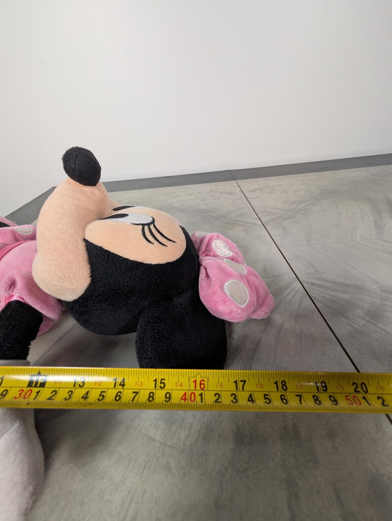 Peluche oficial de Minnie Mouse rosa de Disney – Peluche suave de estilo vintage – Juguete infantil de decoración Disney – Aproximadamente 30 cm imagen 9