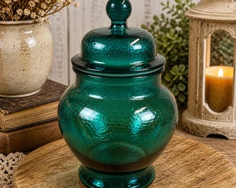 Vintage covered jar in textured emerald green glass | Candy dish | Retro decorative jar | Farmhouse decor