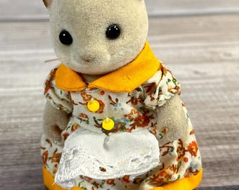 Vintage Sylvanian Families Calico Critters Cat Miniature Figurine – Small 3-inch Flocked Animal – Antique Toy Collection