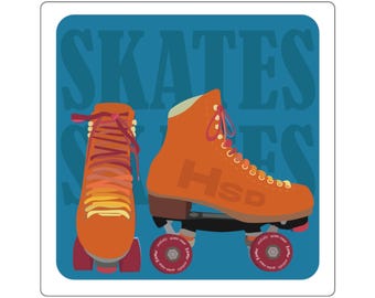 Może przedstawiać: Pomarańczowe rolki z czerwonymi kółkami i sznurowadłami na niebieskim tle z napisem "SKATES". Rolki mają retro design, idealny do jazdy rekreacyjnej.
