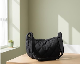 Quilted Shoulder Bag for Women – Minimalist Zipper Hobo Bag, Lightweight Everyday Crossbody Purse, Modern Parisian Style