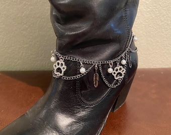 Catena di zampe e perle