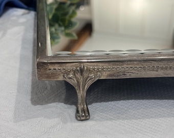 Bandeja con espejo y patas Godinger – Decoración de tocador con cristal biselado en tono plateado