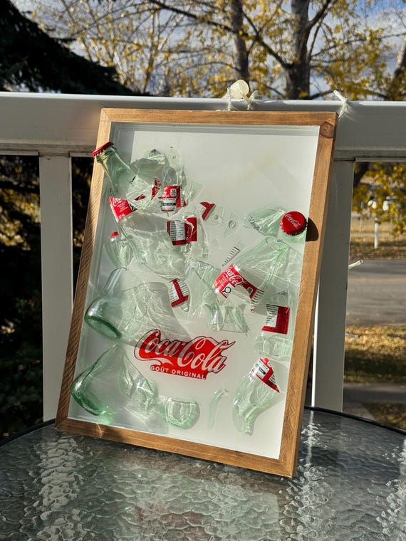 Coca-Cola 立体アートディスプレイ Coca-cola Bottle Art: 3D Glass Resin Wall Decor in Wood Frame - Etsy
