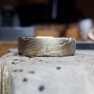 mokume gane wedding band 18k yellow gold with sterling silver wood grain pattern etched