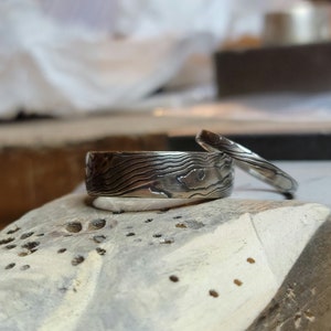 Etched Mokume Gane Wedding Band: Rustic White Gold Wood Grain Ring