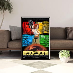 Könnte beinhalten: Ein gerahmtes Filmplakat für "Das fünfte Element" mit schwarzem Rahmen. Das Poster zeigt eine Frau mit einer Waffe, mit anderen Charakteren im Hintergrund. Der Text lautet "TIME IS NOT IMPORTANT...ONLY LIFE IS IMPORTANT."