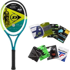 Puede incluir: Una raqueta de tenis Dunlop SX300 de color verde azulado y amarillo con un agarre negro, junto con varios paquetes de cuerdas de tenis. Las marcas de cuerdas incluyen Babolat, Yonex y Tecnifibre. La raqueta presenta el logotipo de ATP Tour.