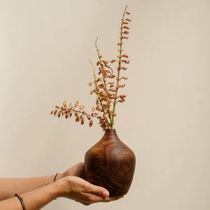 Handmade Walnut Wood Vase - Modern Scandinavian Rustic Bud Vase for Dried & Fresh Flowers, Minimalist Home Decor, Natural Wood Accent Piece