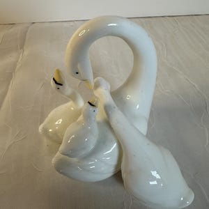 Vintage Swan Family Figurine Porcelain Mother & three Cygnets/ white Swan/ Porcelain Swan/ Small figurine