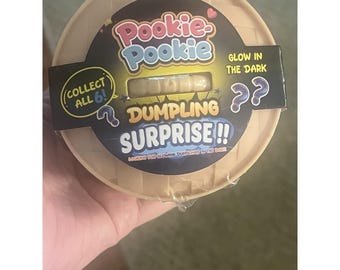 NYHET - Viral TikTok Pookie-Pookie Dumpling Överraskningssquishy. Lyser i mörkret!