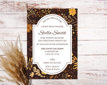 Peut inclure: Invitation de fête prénuptiale avec un motif floral marron, doré et blanc. L'invitation comprend le texte "Please Join Us For" et les détails de la fête prénuptiale de Stella Smith, y compris la date, l'heure et le lieu.
