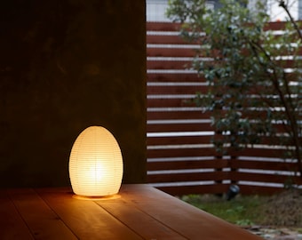 Lámpara de mesa Luna de Papel: Farol de papel Washi hecho a mano, estilo minimalista zen japonés.
