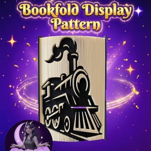 Op de afbeelding: Een boekvouwdisplaypatroon met een zwart treindesign uitgesneden in de pagina's. De tekst "Bookfold Display Pattern" staat in gouden letters bovenaan. De achtergrond is paars met sterren en confetti.