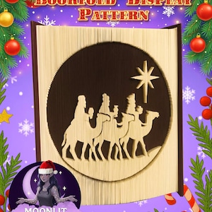 Op de afbeelding: Een boekvouw display patroon met een kerstthema. Het open boek toont een cirkelvormige uitsparing van de drie wijzen op kamelen, bekroond door een ster. De tekst "BOOKFOLD DISPLAY PATTERN" is bovenaan zichtbaar.