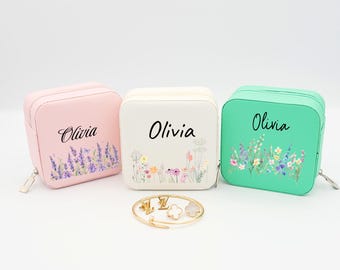 パーソナライズされたブライズメイドジュエリートラベルケース：カスタムネーム、PUレザー