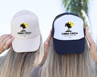 Casquette trucker personnalisée anniversaire : cadeau tendance sur la plage