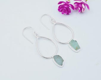 Pendiente de aguamarina en bruto, pendiente de plata hecho a mano, pendiente colgante, pendiente de piedra preciosa azul, joyería de piedra en bruto, piedra natal de julio, regalo de Navidad