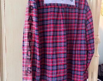 Camisa de franela con botones de los Patriots reciclada. Cada pieza es única. Camisa XL para hombre adulto hecha a mano.