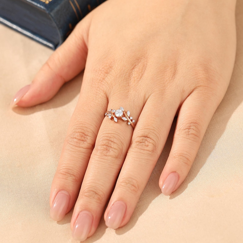 Vintage Round Cut Rose Gold Moissanite Leaf Ring Sparkling Stones ...