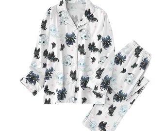 Pijama de satén con diseño de dragón de dibujos animados para mujer, con estampado de Desdentado y Furia Ligera, manga larga, color blanco, ideal para noches acogedoras o como regalo.