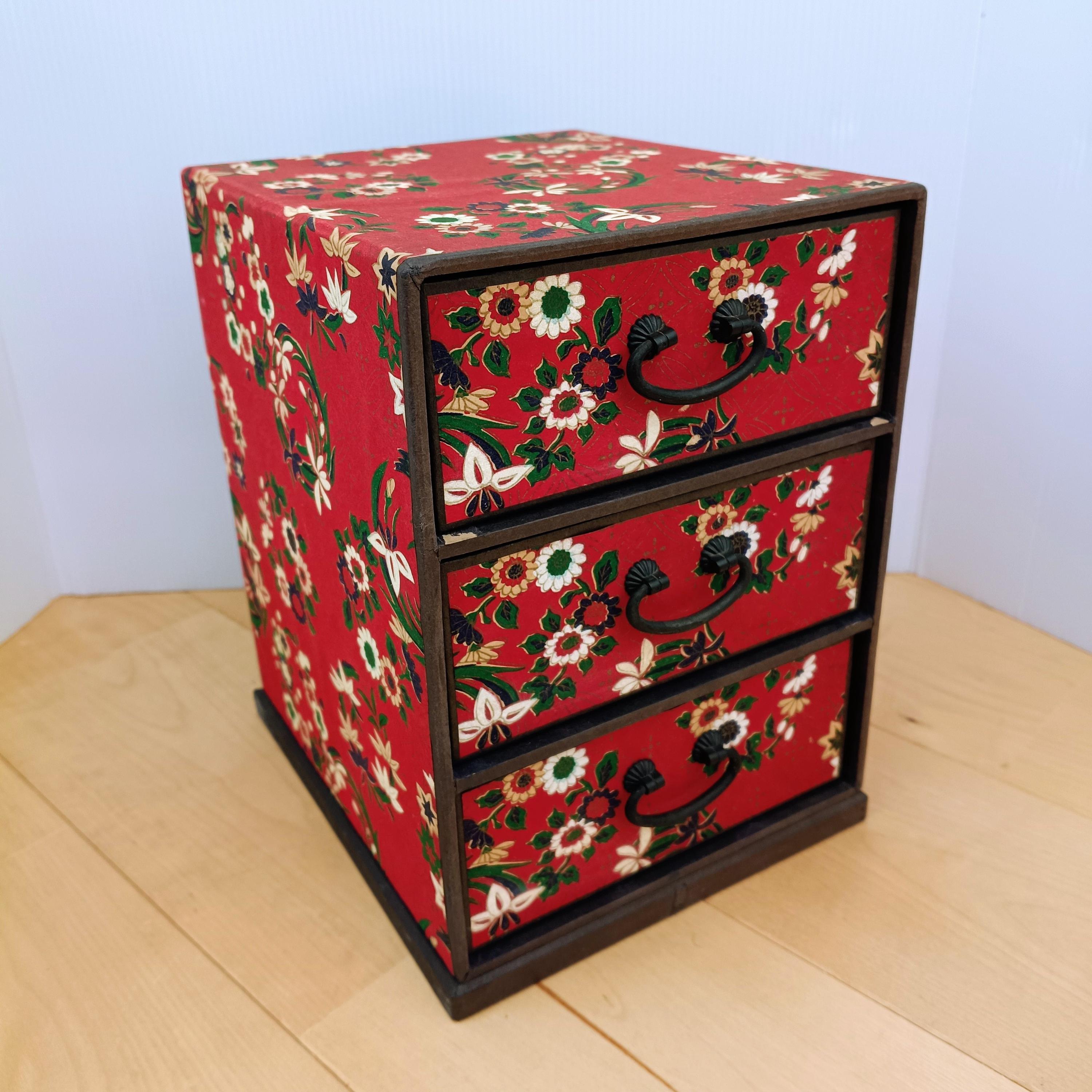 アンティーク☆7段箪笥☆時代箪笥☆刺繡☆花柄☆蝶々 美術品・アンティーク・コレクション アンティーク☆7段箪笥☆時代箪笥