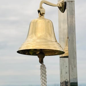 Gravierte Messingglocke, personalisierte Schiffsglocke | Wandbefestigte Maritime Glocke | Outdoor/Indoor Garten Türklingel | Vintage Style Home & Terrasse Dekor