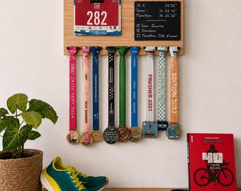 Personalized Medal Holder on Holz – Medal Display for Running, Marathon, Triathlon & Start Numbers