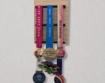 Personalized Wooden Medal Holder – Medal Gallery – Wall Mount with Engraving – Marathon Running Gift