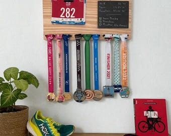 Gepersonaliseerde medaillehouder – Houder voor startnummer en medaille voor marathon, triatlon, Ironman – Cadeau voor sporters die de finish halen