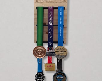Wooden Trail Runner Medal Holder – Medal Gallery Trail Edition – Engraved Wall Mount – Trail Runner Gift