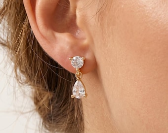 Pendientes colgantes, pendientes de botón en forma de lágrima, pendientes de circonita y oro / Delicado regalo de estilo nupcial para ella