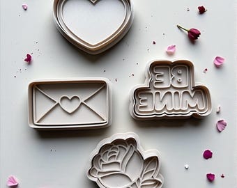 Valentine cookie set. Set of 4 - Rose, Be mine, Letter and Heart.